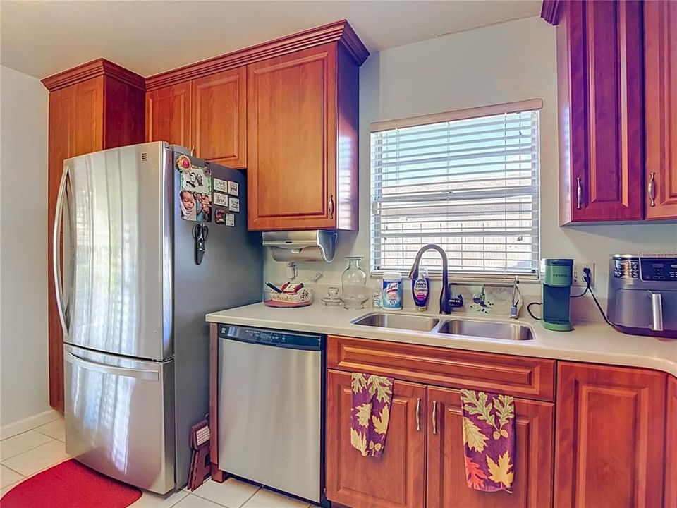 For Sale: $280,000 (3 beds, 2 baths, 1571 Square Feet)