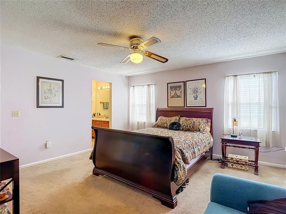 For Sale: $280,000 (3 beds, 2 baths, 1571 Square Feet)
