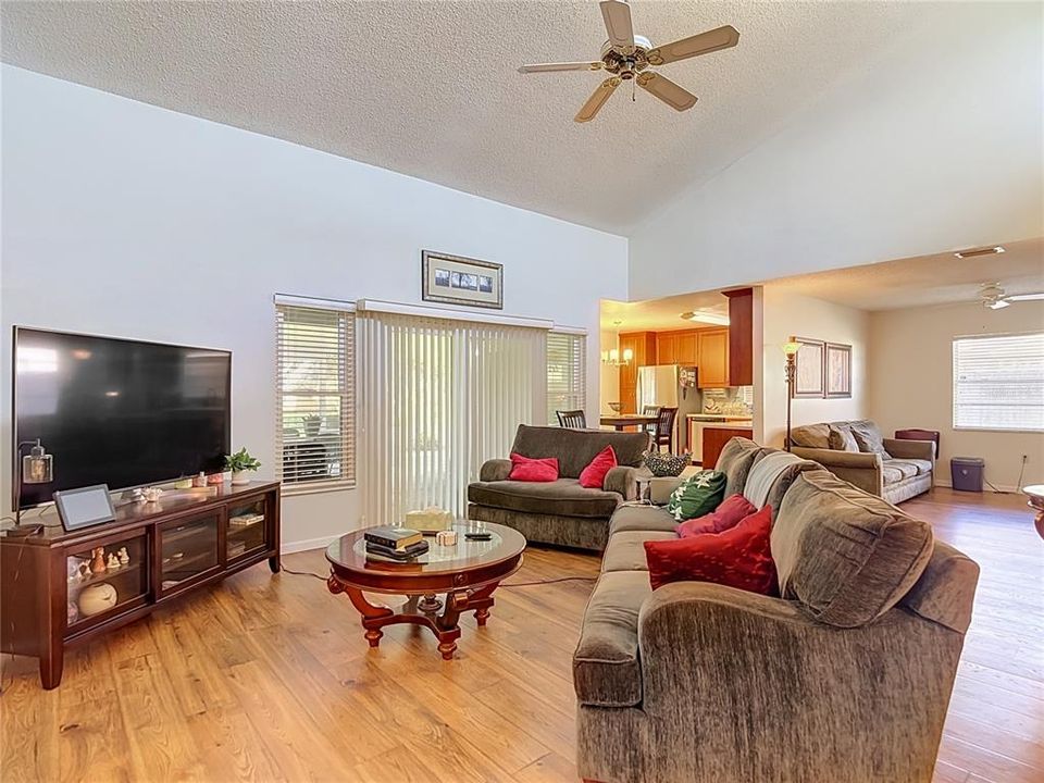 For Sale: $280,000 (3 beds, 2 baths, 1571 Square Feet)