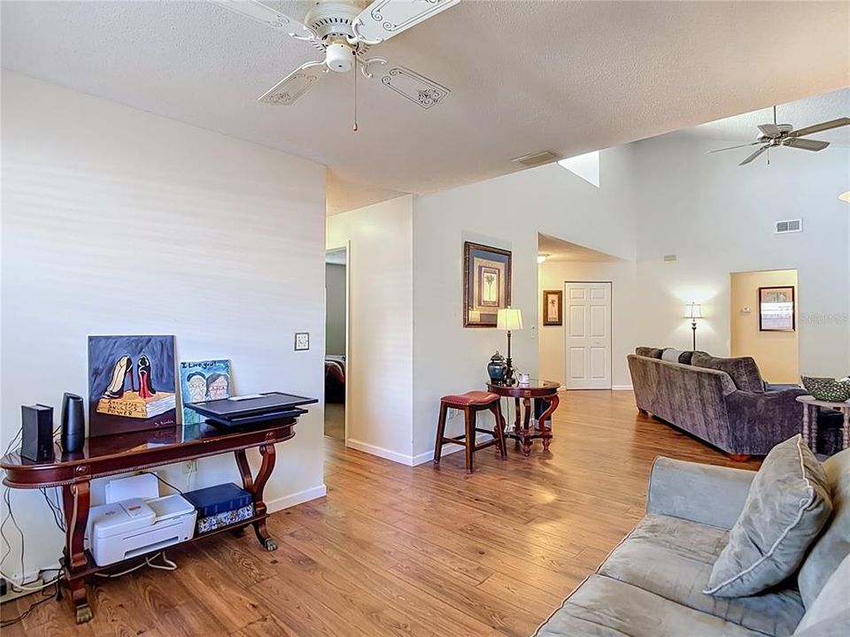 For Sale: $280,000 (3 beds, 2 baths, 1571 Square Feet)