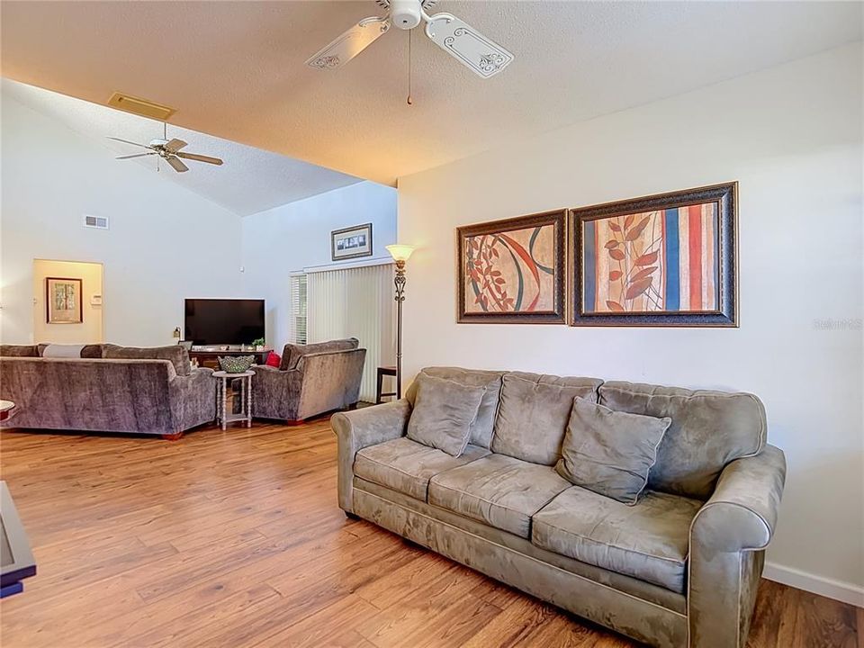 For Sale: $280,000 (3 beds, 2 baths, 1571 Square Feet)