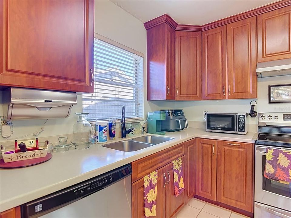 For Sale: $280,000 (3 beds, 2 baths, 1571 Square Feet)