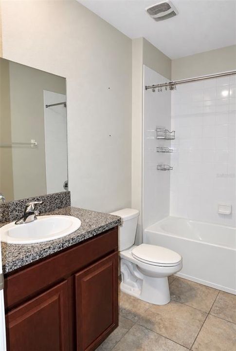 На продажу: $399,900 (6 спален, 3 ванн, 2614 Квадратных фут)