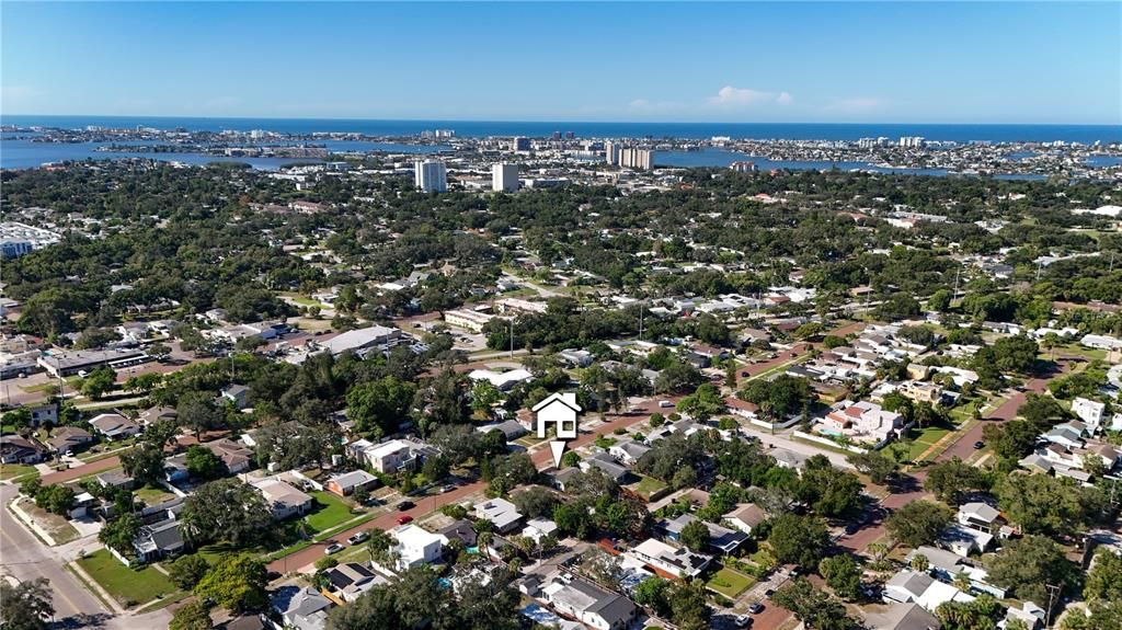 На продажу: $329,000 (2 спален, 1 ванн, 883 Квадратных фут)