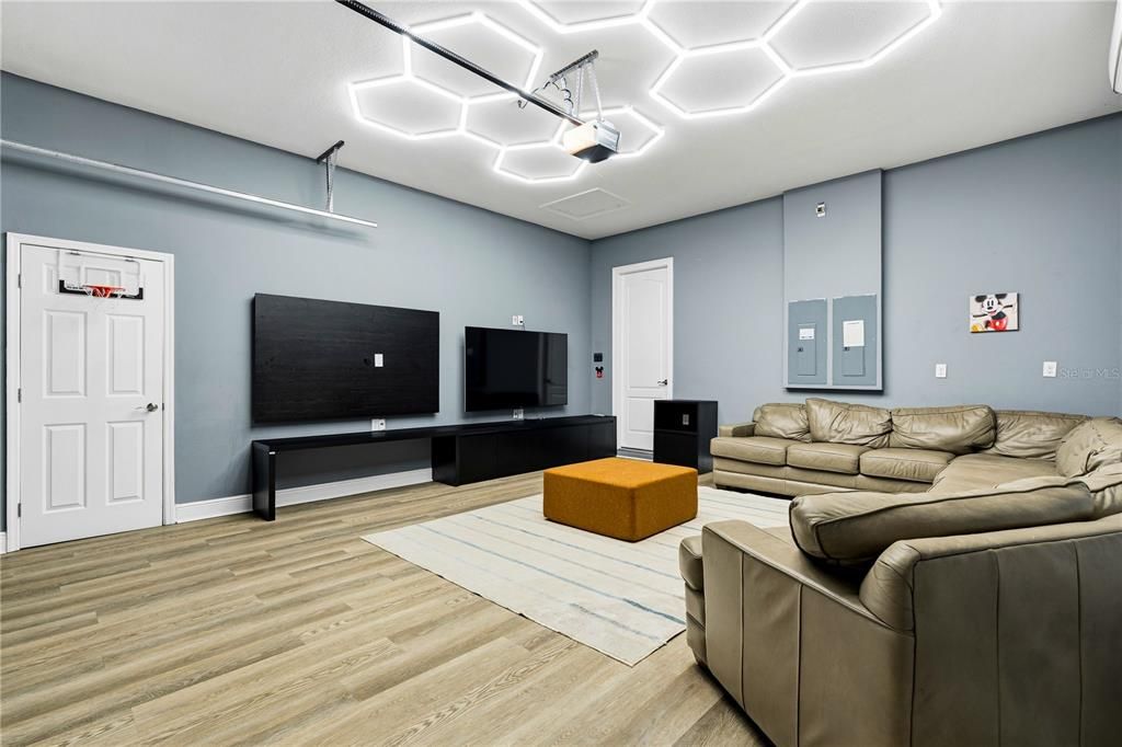 For Sale: $1,199,000 (5 beds, 5 baths, 2899 Square Feet)