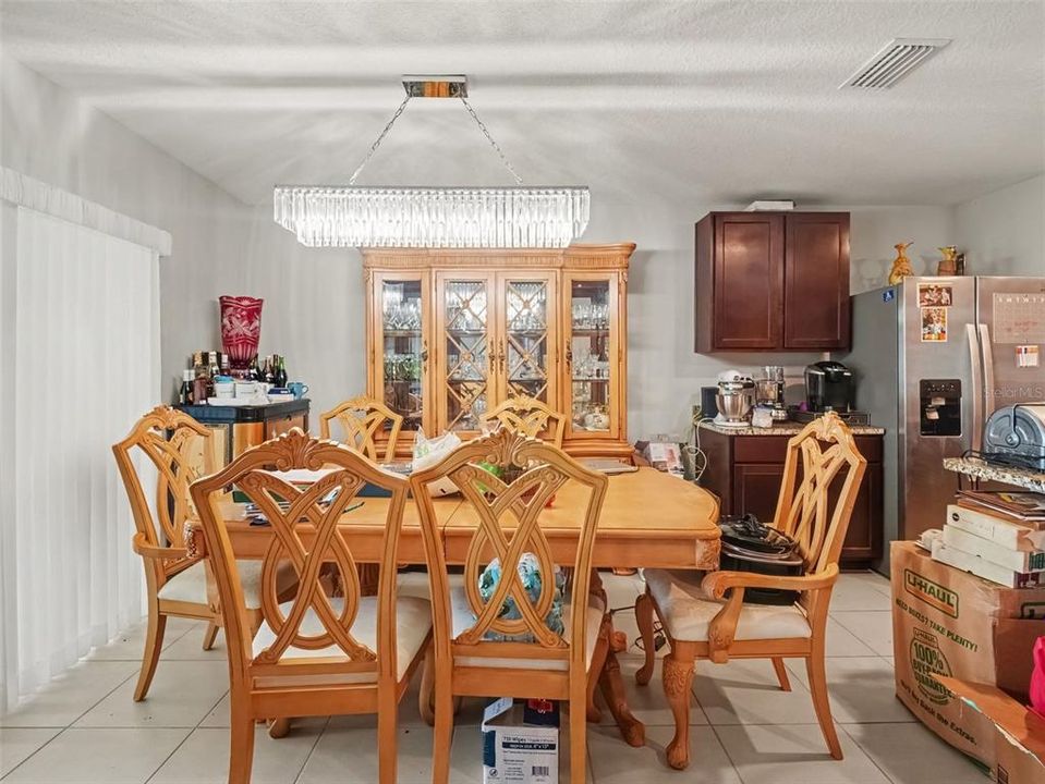 En Venta: $350,000 (4 camas, 2 baños, 1827 Pies cuadrados)