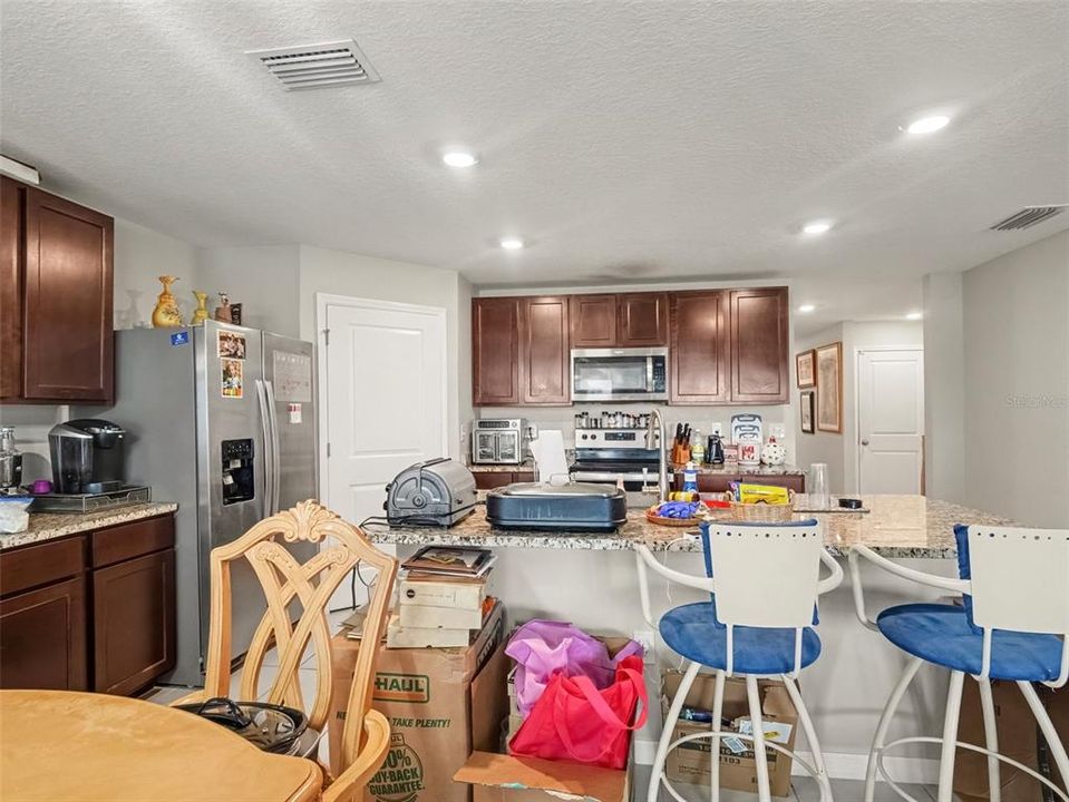 En Venta: $350,000 (4 camas, 2 baños, 1827 Pies cuadrados)