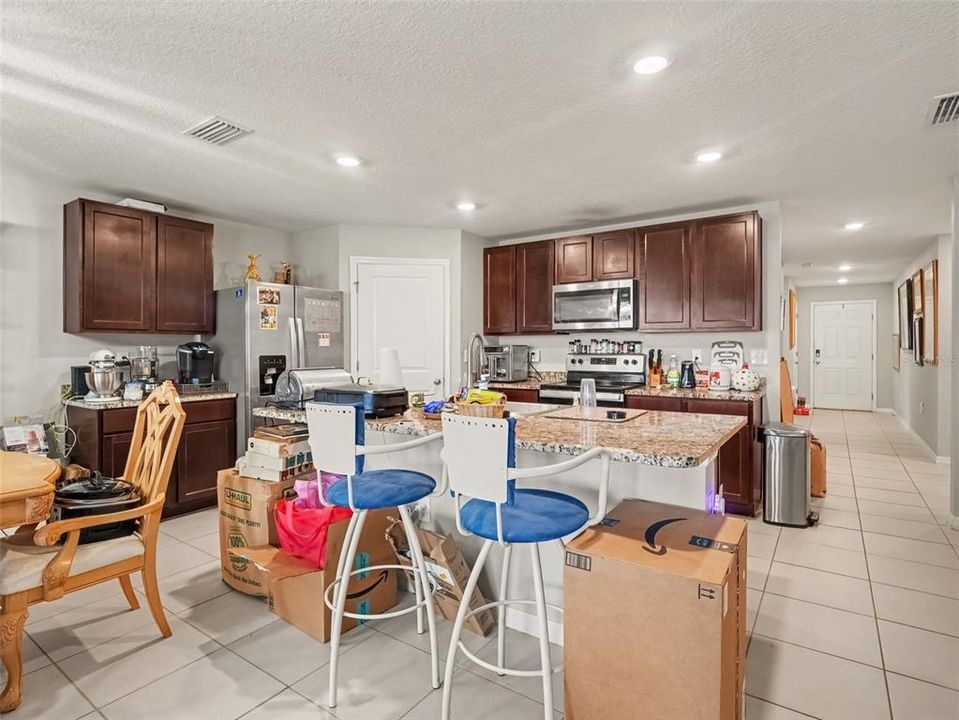 En Venta: $350,000 (4 camas, 2 baños, 1827 Pies cuadrados)