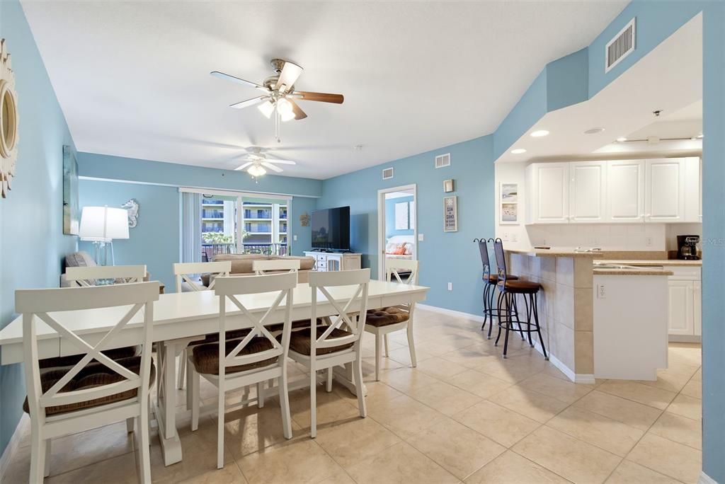 For Sale: $400,000 (2 beds, 2 baths, 1389 Square Feet)