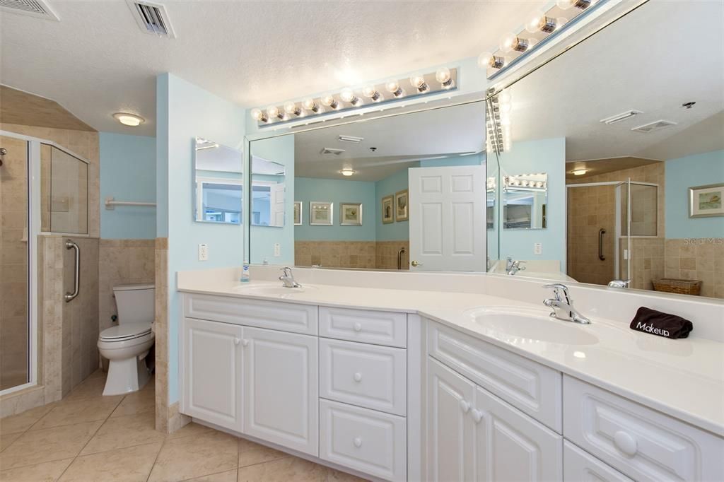 For Sale: $400,000 (2 beds, 2 baths, 1389 Square Feet)
