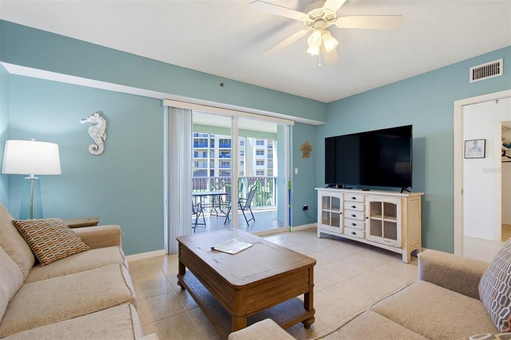 For Sale: $400,000 (2 beds, 2 baths, 1389 Square Feet)