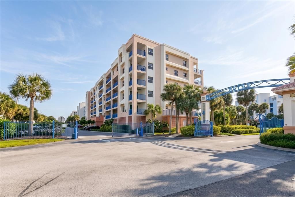 For Sale: $400,000 (2 beds, 2 baths, 1389 Square Feet)