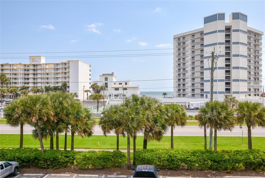 For Sale: $400,000 (2 beds, 2 baths, 1389 Square Feet)