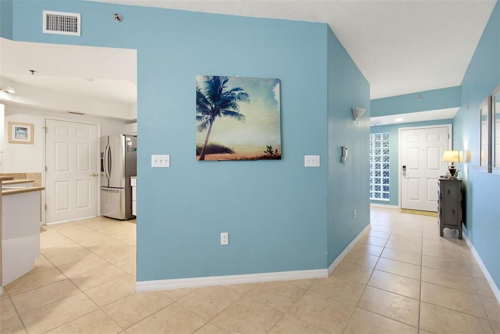 For Sale: $400,000 (2 beds, 2 baths, 1389 Square Feet)