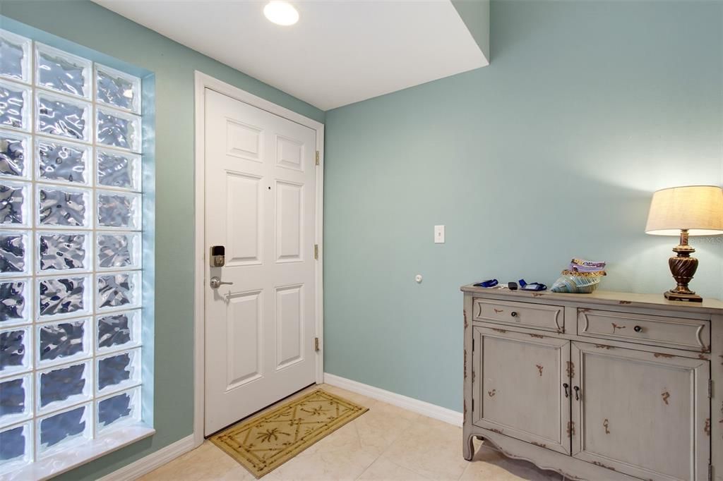 For Sale: $400,000 (2 beds, 2 baths, 1389 Square Feet)