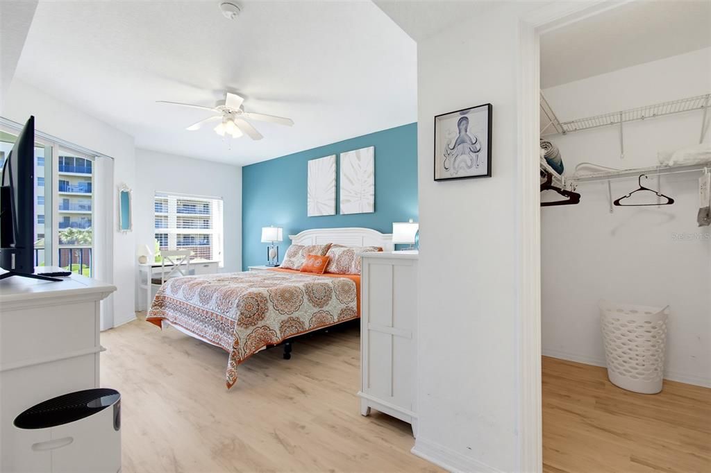 For Sale: $400,000 (2 beds, 2 baths, 1389 Square Feet)