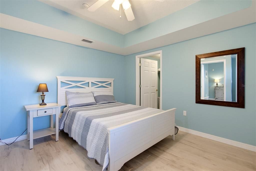 For Sale: $400,000 (2 beds, 2 baths, 1389 Square Feet)
