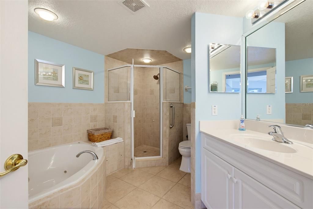 For Sale: $400,000 (2 beds, 2 baths, 1389 Square Feet)