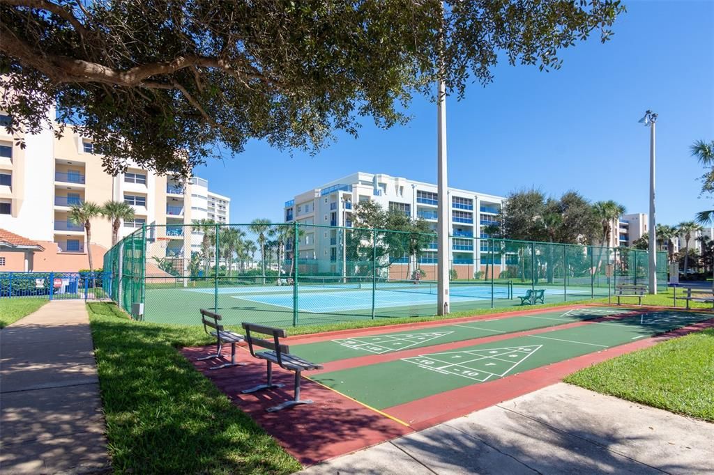 For Sale: $400,000 (2 beds, 2 baths, 1389 Square Feet)