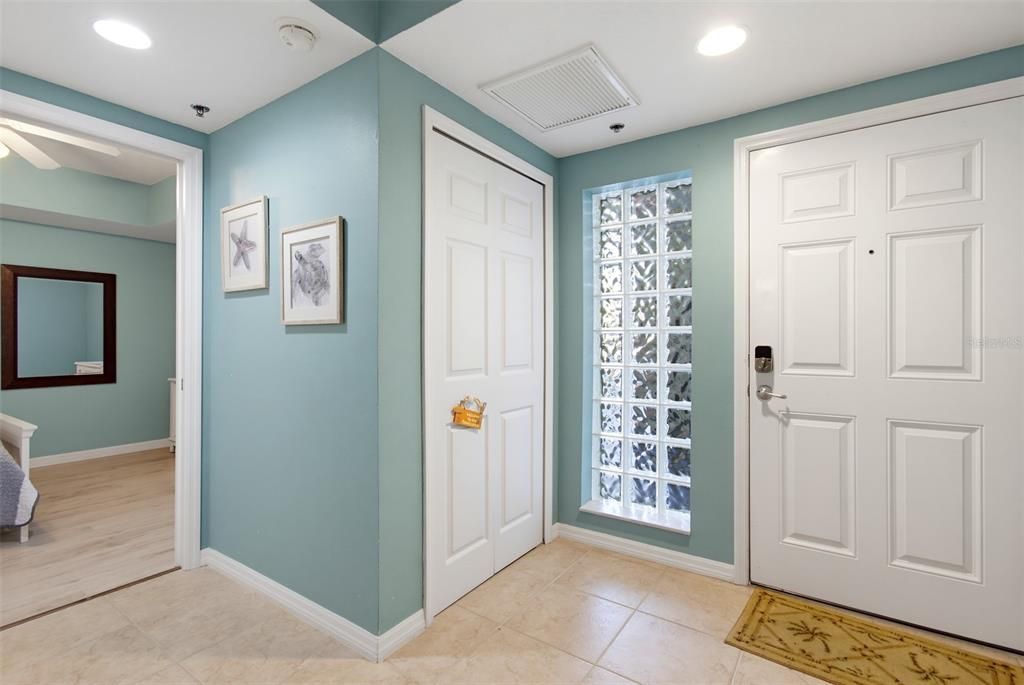 For Sale: $400,000 (2 beds, 2 baths, 1389 Square Feet)