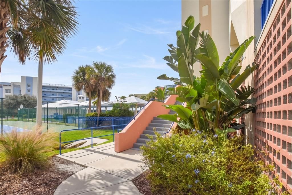 For Sale: $400,000 (2 beds, 2 baths, 1389 Square Feet)