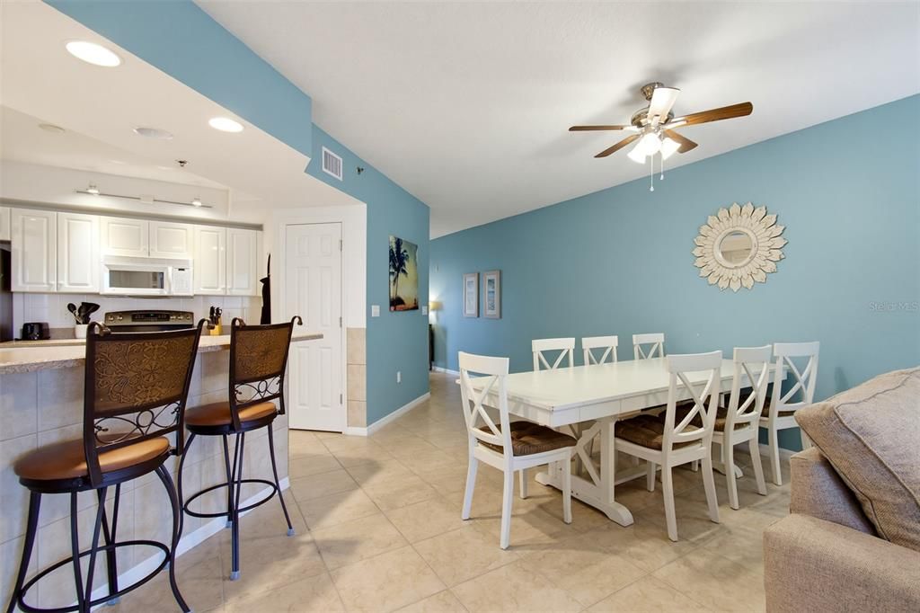 For Sale: $400,000 (2 beds, 2 baths, 1389 Square Feet)