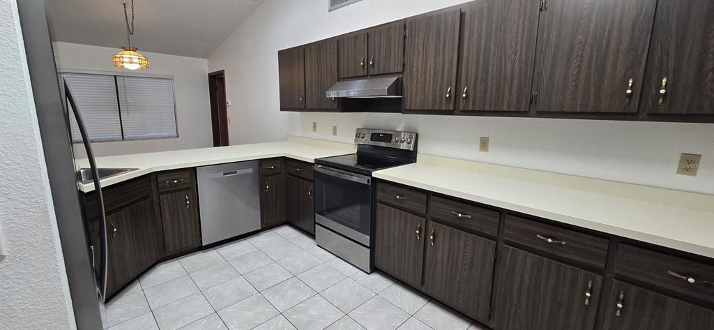 For Rent: $1,725 (3 beds, 2 baths, 1490 Square Feet)