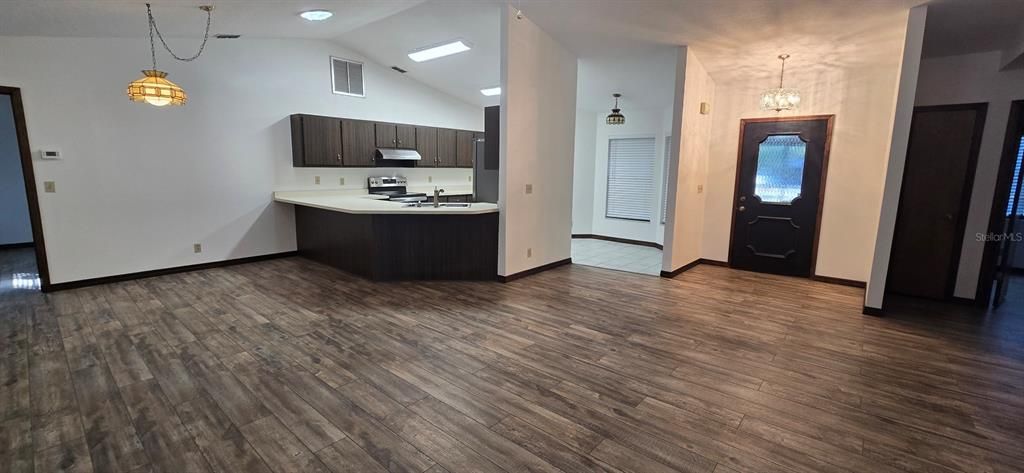For Rent: $1,725 (3 beds, 2 baths, 1490 Square Feet)