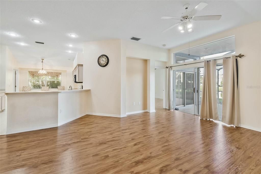 For Rent: $3,100 (4 beds, 2 baths, 1773 Square Feet)