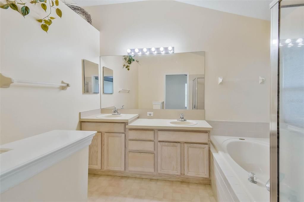 For Rent: $3,100 (4 beds, 2 baths, 1773 Square Feet)