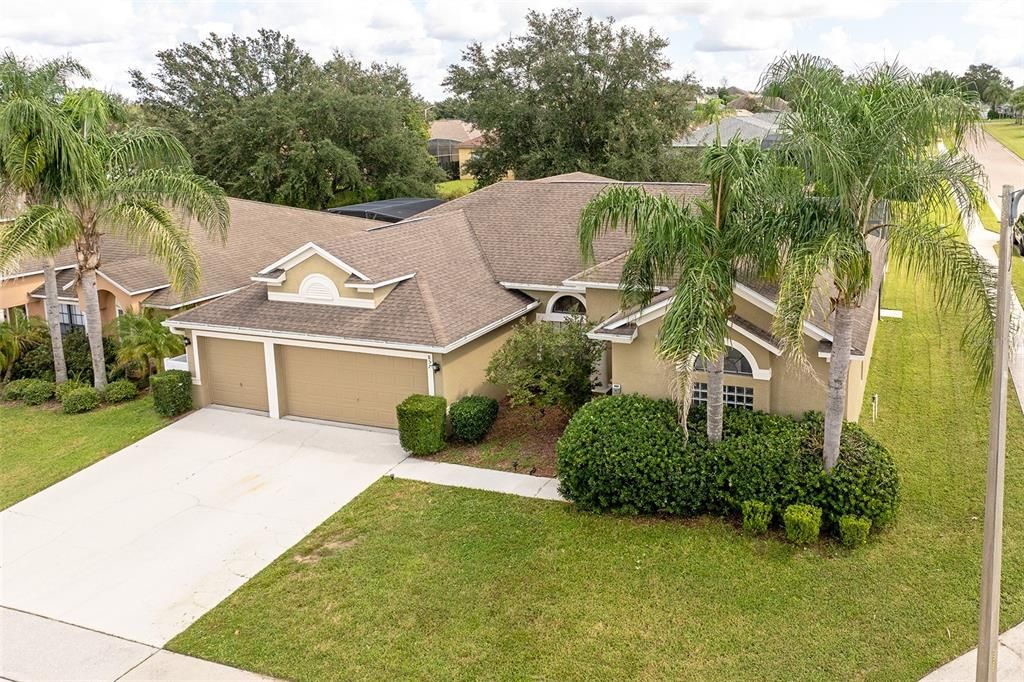 For Sale: $499,500 (5 beds, 3 baths, 2588 Square Feet)