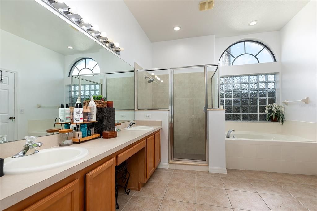 For Sale: $499,500 (5 beds, 3 baths, 2588 Square Feet)