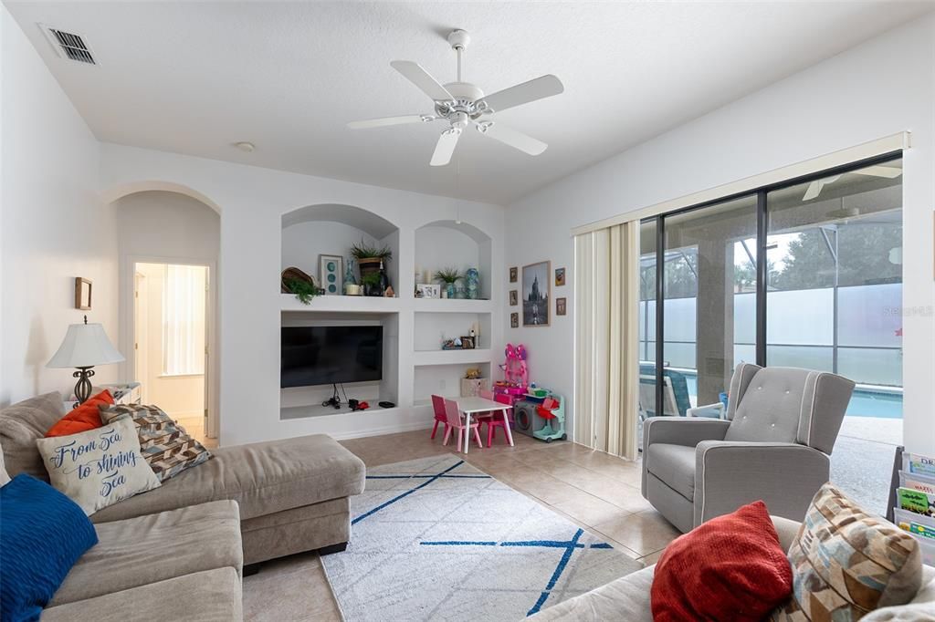 For Sale: $499,500 (5 beds, 3 baths, 2588 Square Feet)