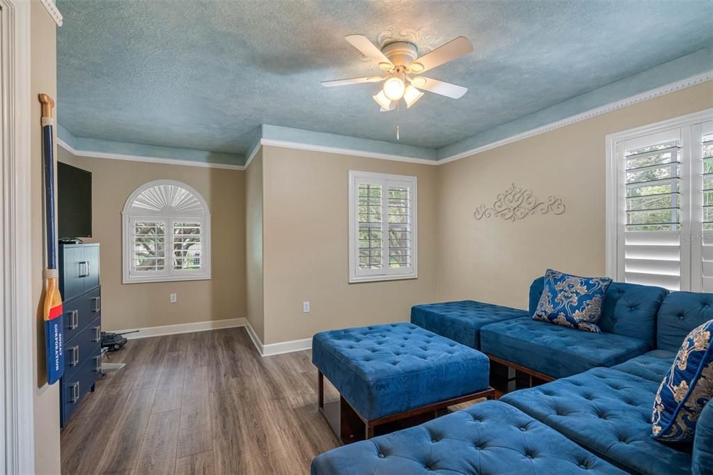 For Sale: $1,299,000 (5 beds, 4 baths, 4570 Square Feet)