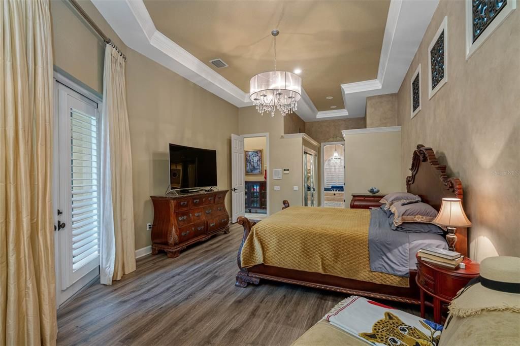For Sale: $1,299,000 (5 beds, 4 baths, 4570 Square Feet)