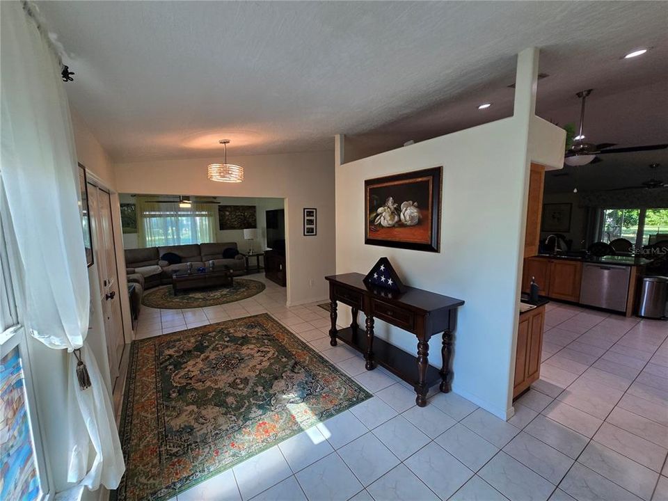 En Venta: $349,900 (3 camas, 2 baños, 2105 Pies cuadrados)