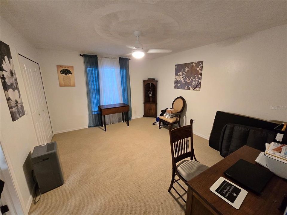 En Venta: $349,900 (3 camas, 2 baños, 2105 Pies cuadrados)