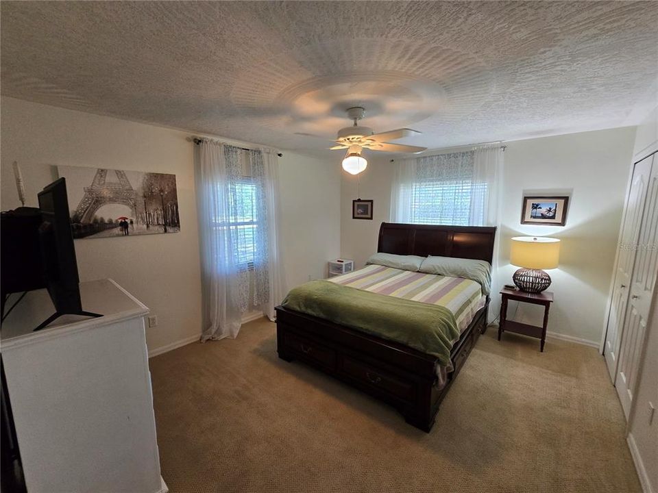 En Venta: $349,900 (3 camas, 2 baños, 2105 Pies cuadrados)