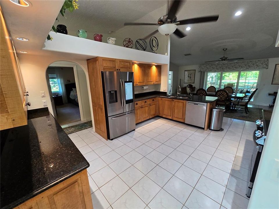 En Venta: $349,900 (3 camas, 2 baños, 2105 Pies cuadrados)