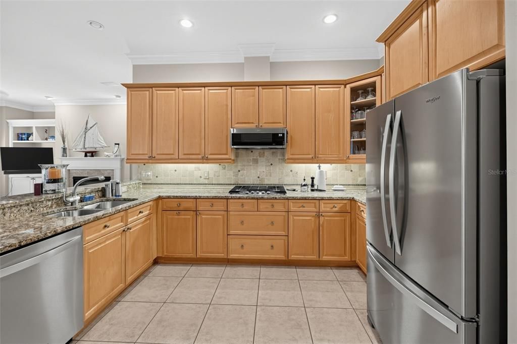 En Venta: $999,000 (4 camas, 3 baños, 3751 Pies cuadrados)