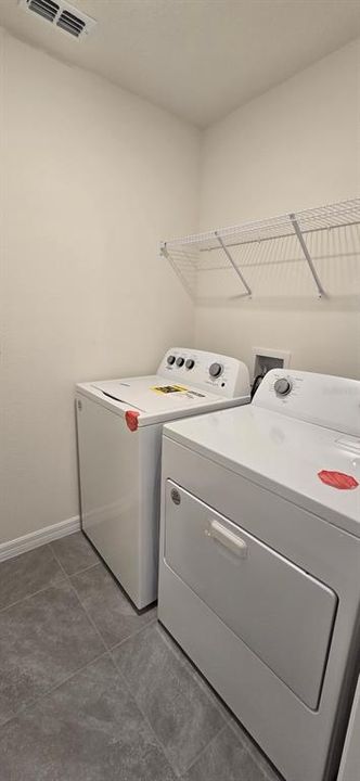For Rent: $1,800 (4 beds, 2 baths, 1827 Square Feet)