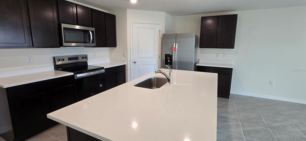 For Rent: $1,800 (4 beds, 2 baths, 1827 Square Feet)