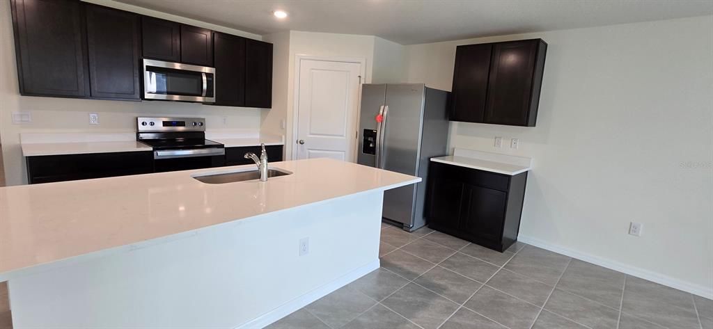 For Rent: $1,800 (4 beds, 2 baths, 1827 Square Feet)