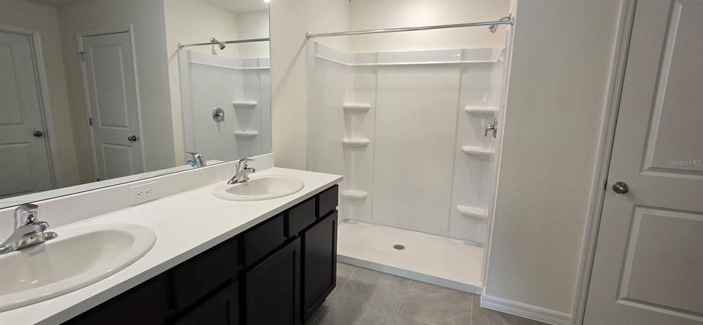 For Rent: $1,800 (4 beds, 2 baths, 1827 Square Feet)