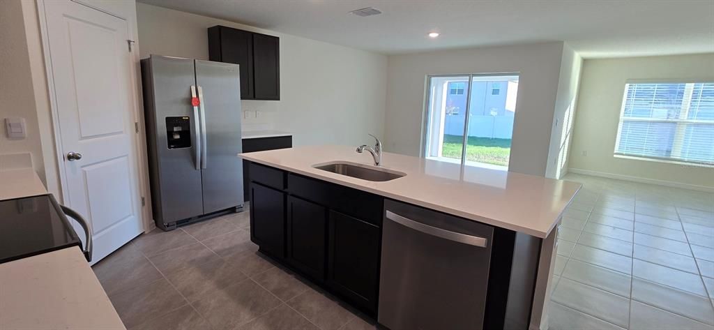 For Rent: $1,800 (4 beds, 2 baths, 1827 Square Feet)