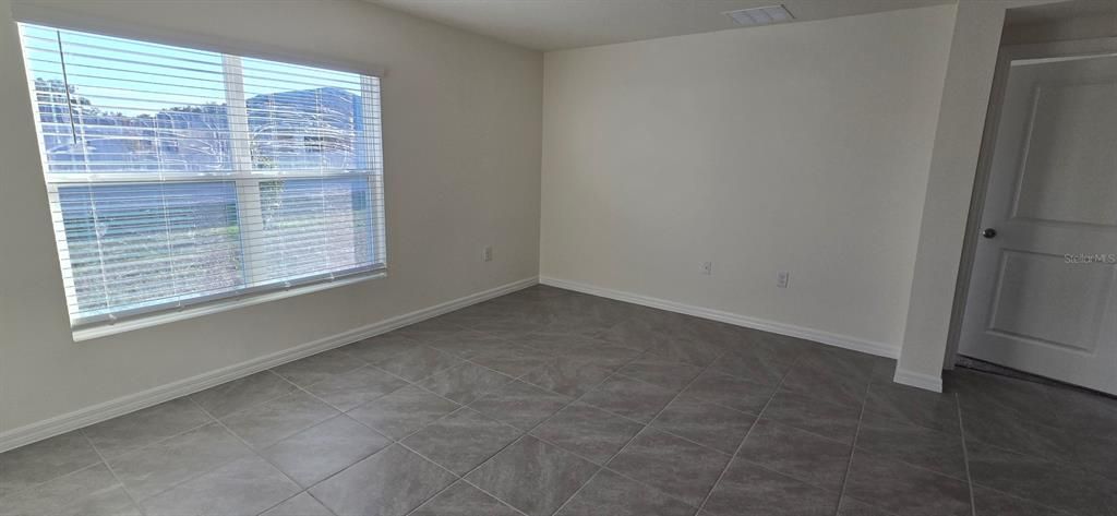 For Rent: $1,800 (4 beds, 2 baths, 1827 Square Feet)