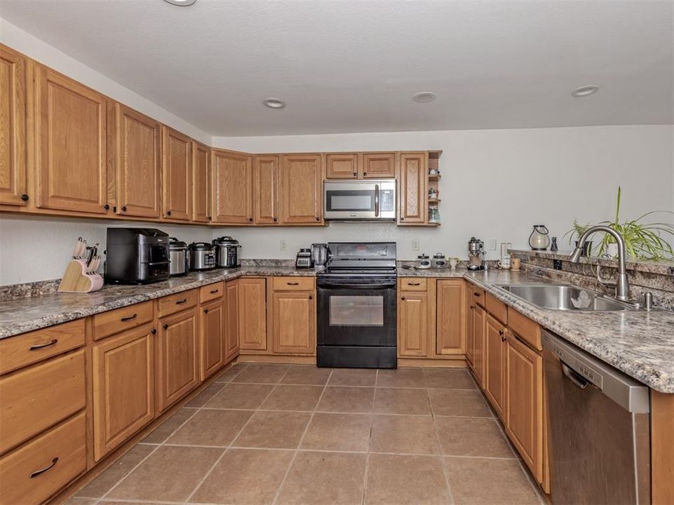 For Sale: $469,900 (4 beds, 0 baths, 3000 Square Feet)