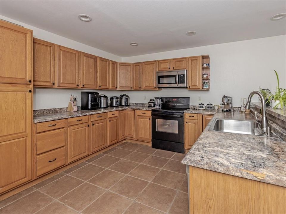 For Sale: $469,900 (4 beds, 0 baths, 3000 Square Feet)