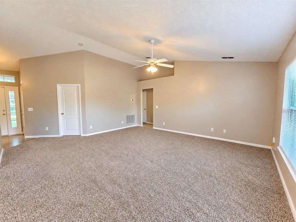For Rent: $2,295 (4 beds, 2 baths, 1780 Square Feet)