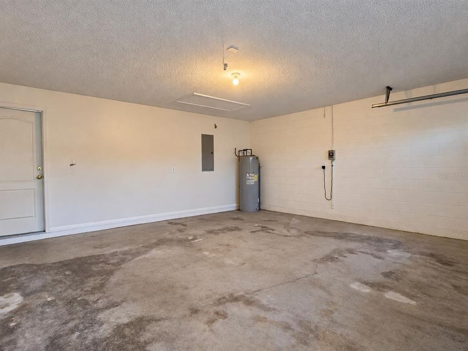 For Rent: $2,295 (4 beds, 2 baths, 1780 Square Feet)